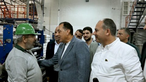 مدبولي يتفقد مصنع الشركة الوطنية للصناعات البلاستيكية بالمنطقة الصناعية ببلطيم