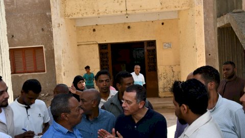 المهندس عمرو لاشين محافظ أسوان يتفقد مركز شباب مدينة إدفو