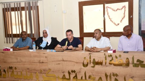 محافظ أسوان يعقد لقاءً جماهيرياً موسعاً مع أهالى إدفو