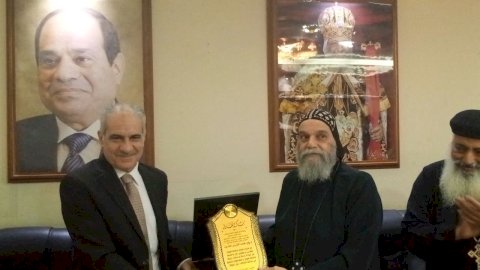 مطرانية أسوان تكرّم د.لؤي سعد الدين وتحتفي بمسيرته الإنسانية