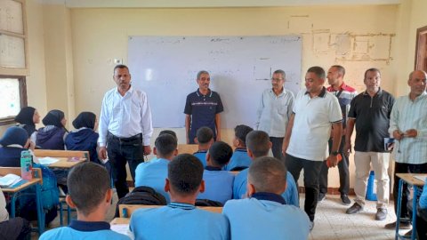 خلال جولة ميدانية لمدير عام تعليم أبوتشت.. إحالة مدرسة للتحقيق وإشادة بمدرستين