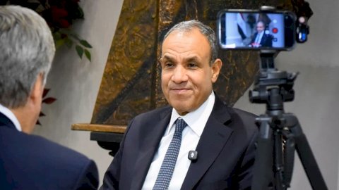 بدر عبد العاطي يجري حوارا مطولا مع واشنطن تايمز