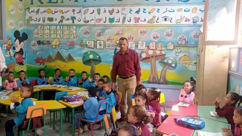 خلال جولة مفاجئة.. مدير تعليم أبوتشت يوجّه بسلامة الطلاب وترشيد الطاقة