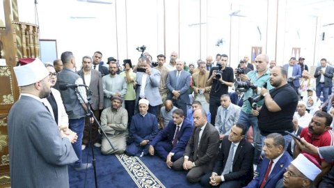 " الازهري وحنان" يفتتحان خمسة مساجد ويضعان حجر الأساس لخمسة مساجد على الطراز البيئي