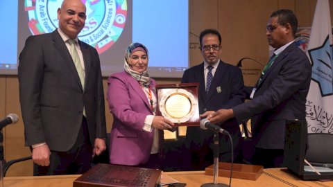 آداب قنا تشارك بمؤتمر التجديد والإبداع في العلوم الإنسانية بالقرن الـ21