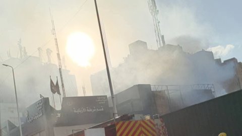 الاجهزة الامنية: إخماد حريق محدود فى الواجهة الجانبية لقسم شرطة الأزبكية بالقاهرة