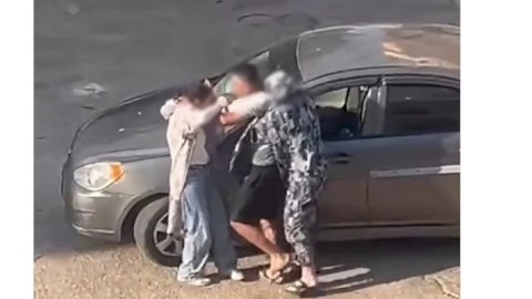 النيابة تتولي التحقيق في فيديو تعدي زوج علي زوجته بالضرب في الشارع بالاسماعيلية