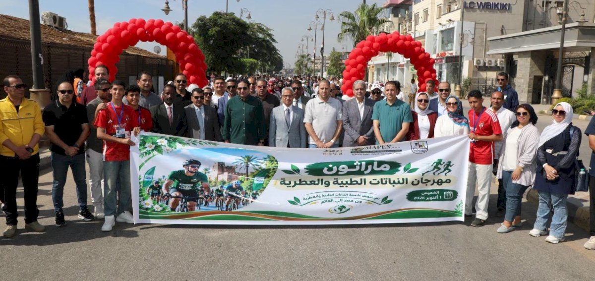 محافظ بني سويف يطلق شارة بدء ماراثون الدراجات على كورنيش النيل