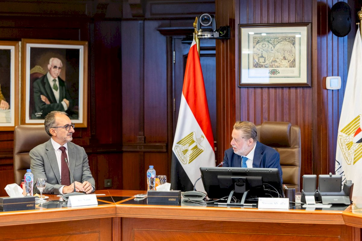 محافظ المركزي يبحث مع المدير الجديد لقسم شمال إفريقيا بمؤسسة التمويل الدولية التنمية الاقتصادية