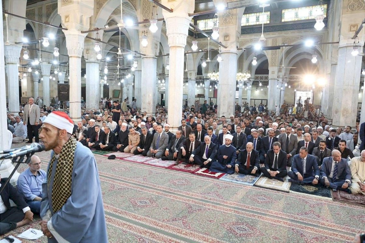 وزير الأوقاف يؤدي صلاة الجمعة بالمسجد الأحمدي بالغربية