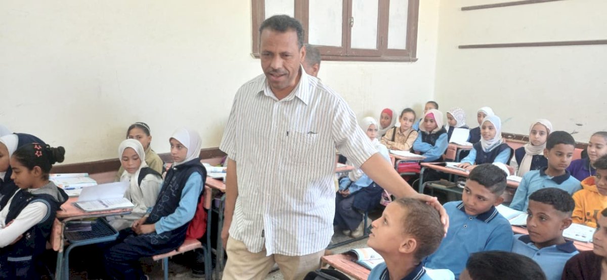 مدير تعليم أبو تشت يوجّه بإحياء ذكرى أكتوبر وتعزيز الانتماء