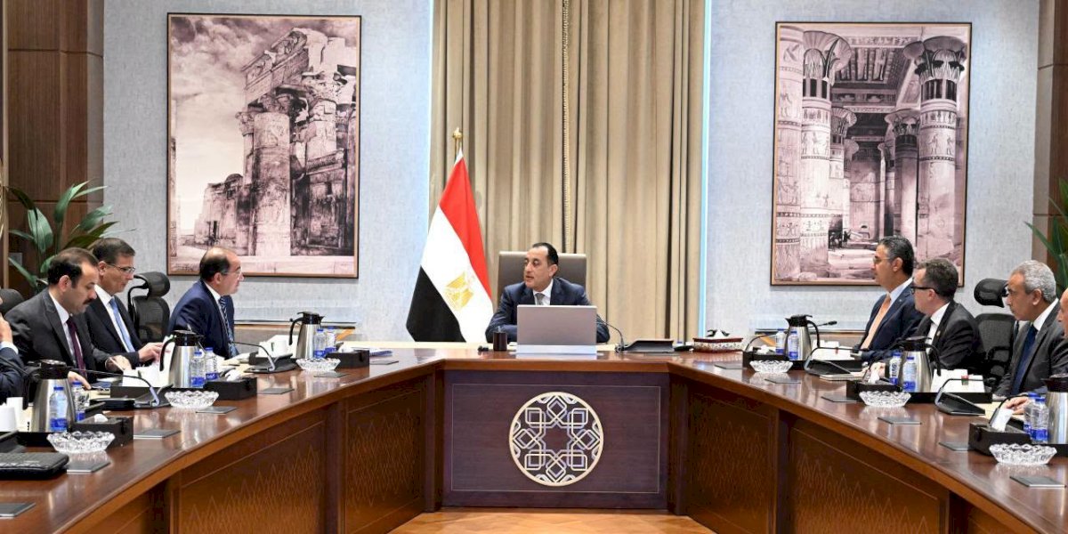 رئيس الوزراء يتابع موقف زيادة مخزون السلع الاستراتيجية
