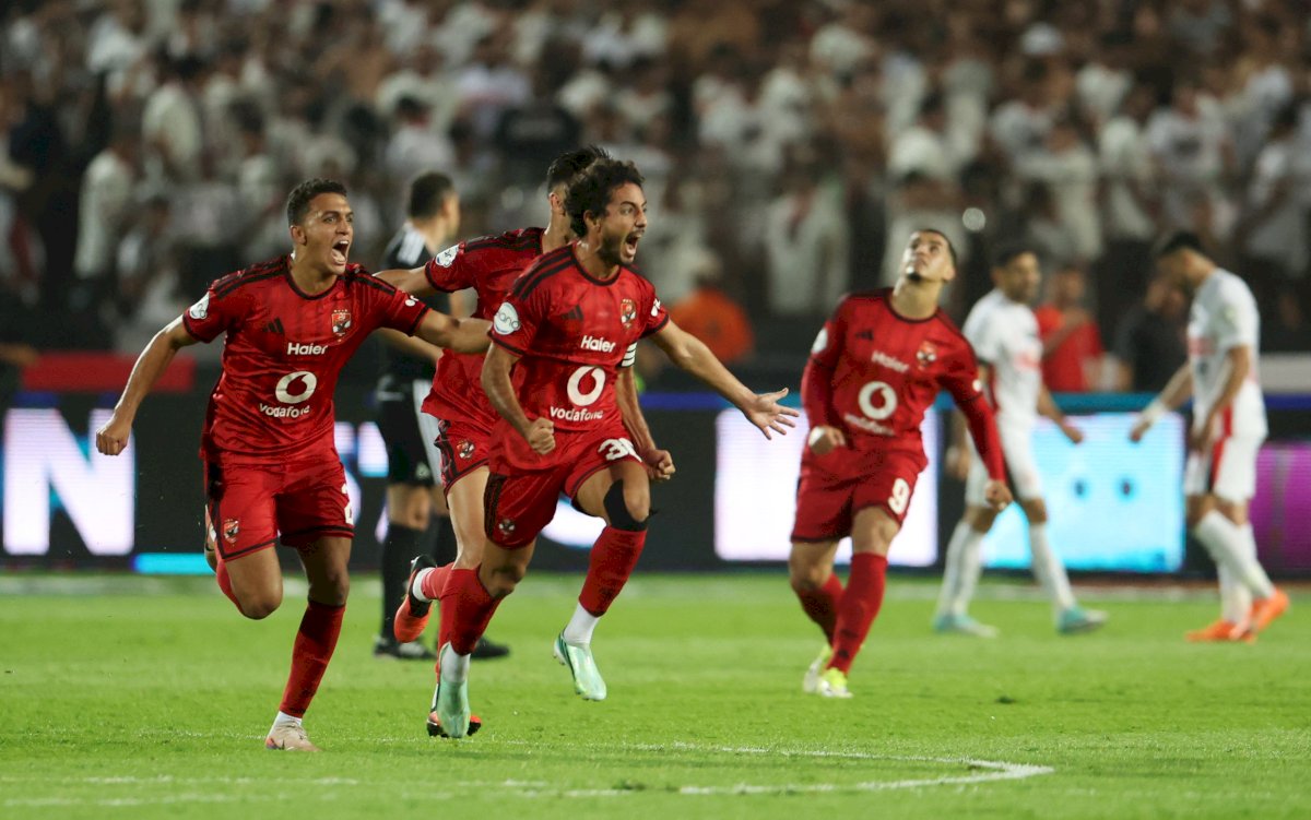 الأهلي بفوز على الزمالك ويتصدر الدوري المصري  لكرة القدم