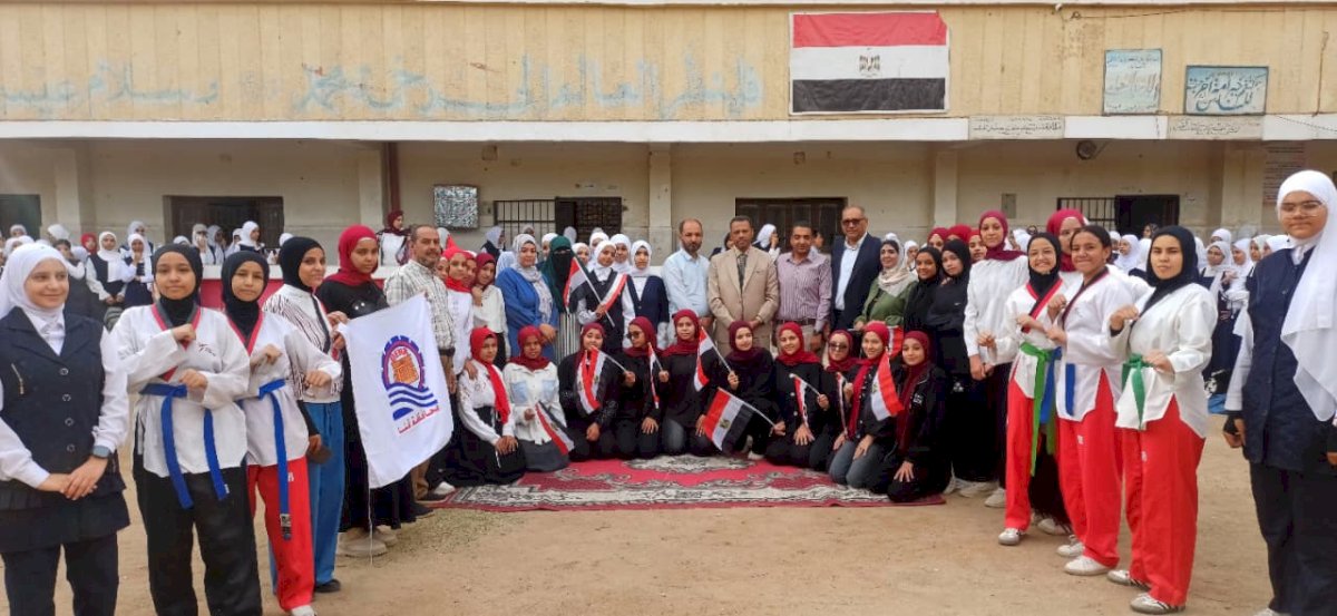 بالأعلام وهتافات تحيا مصر.. الثانوية الجديدة بنات تحتفل بانتصارات أكتوبر