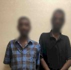 القبض علي عاملين لقيامهما بتاطي المخدرات امام احدي المدارس بالجيزة