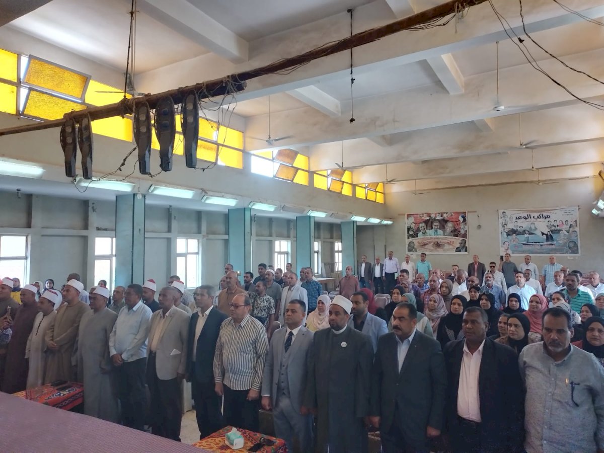 الدكتور عبدالخالق حسين يكرّم قيادات المدارس بالتعليم العام والأزهري بأرمنت