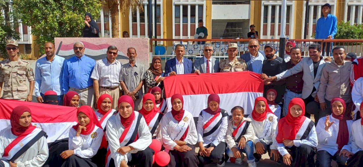 عبدالواحد يشهد احتفالية أكتوبر والعرض العسكري بأبوتشت