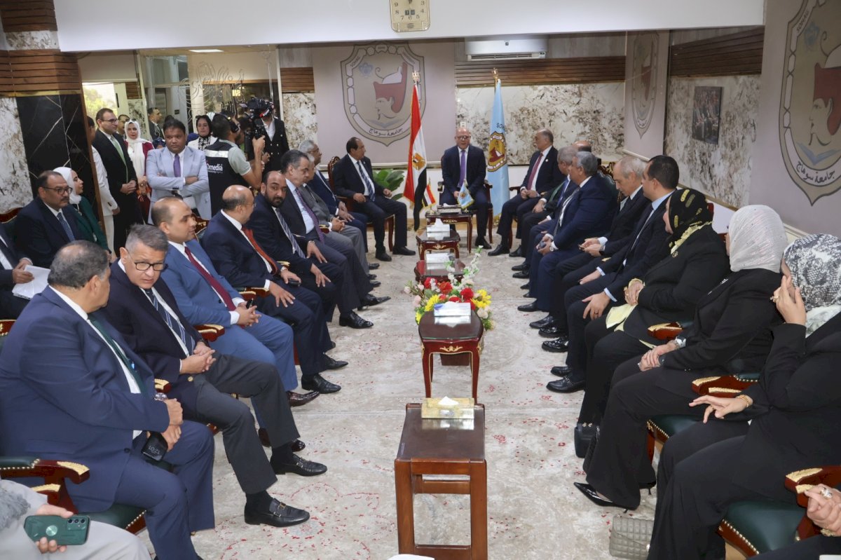 نائب محافظ سوهاج يشهد فعاليات مجتمعية لحزب مستقبل وطن لدعم الطلاب غير القادرين