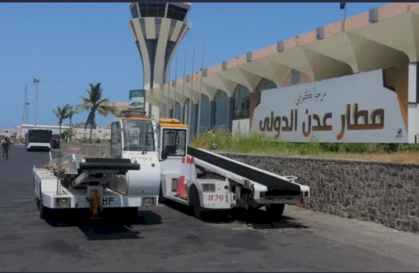 إصابة مطار عدن والتحالف السعودي يعترض صاروخا تم إطلاقه علي ينبع