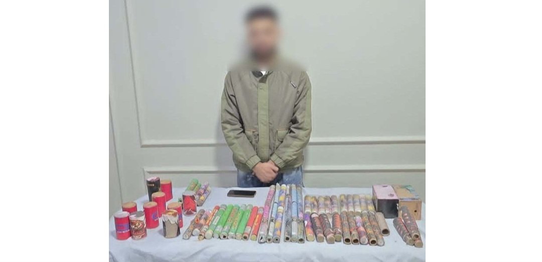 عاطل يدير صفحة بمواقع التواصل لبيع الألعاب النارية بالمنيا