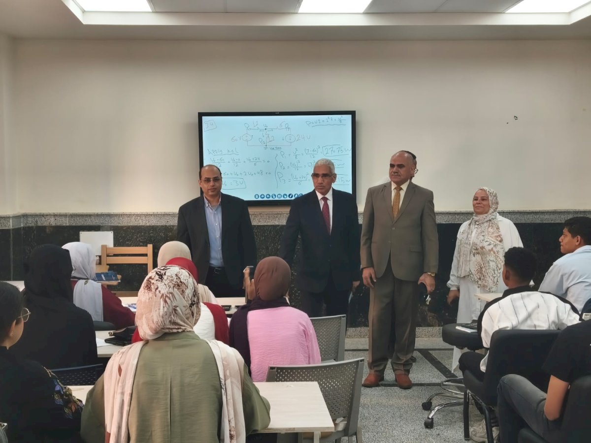 رئيس جامعة جنوب الوادي الأهلية يتفقد  مباني هندسي 1 وهندسي 2
