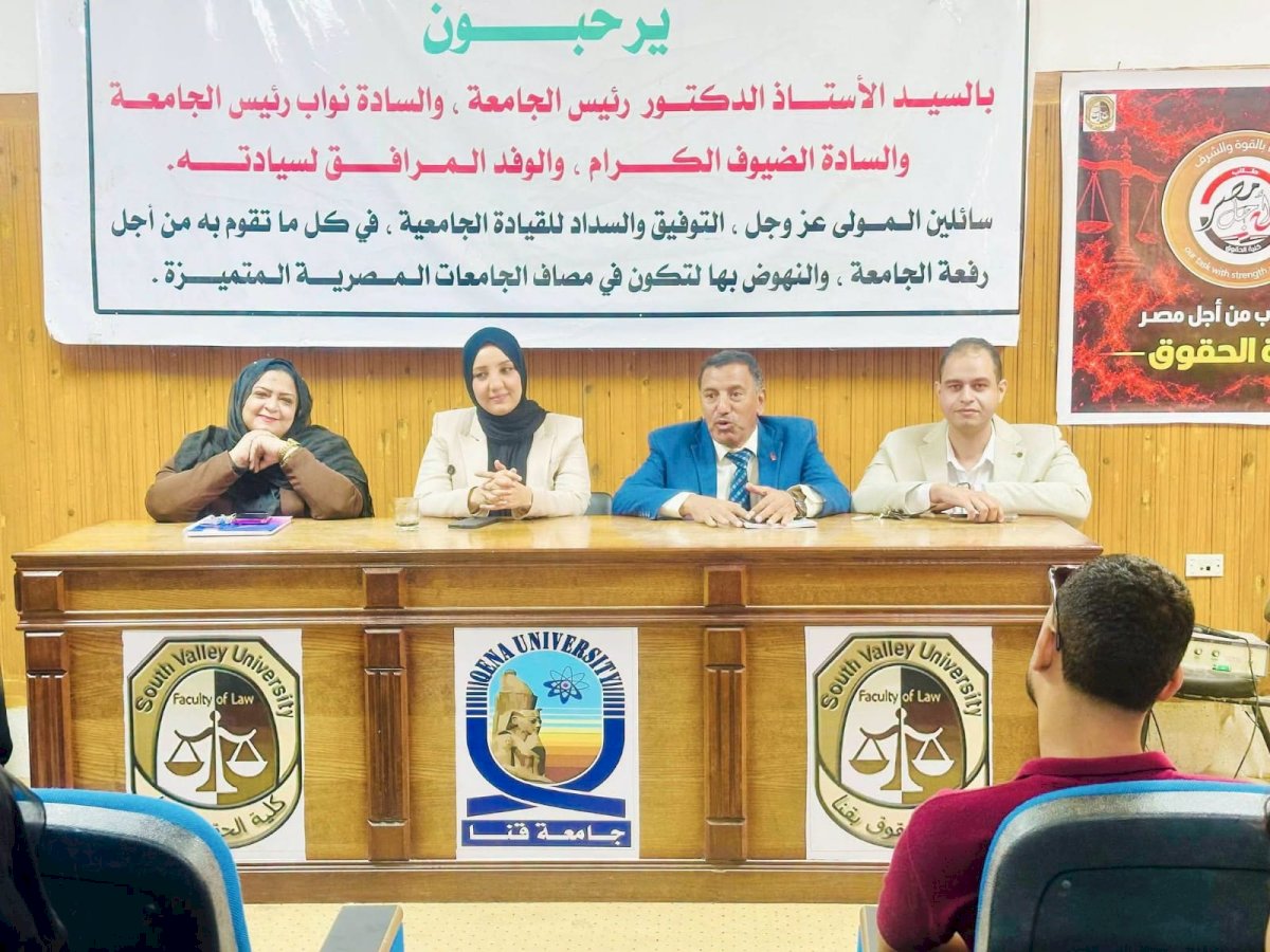 اجتماع موسع لتطوير خدمات التأمين الصحي بقنا