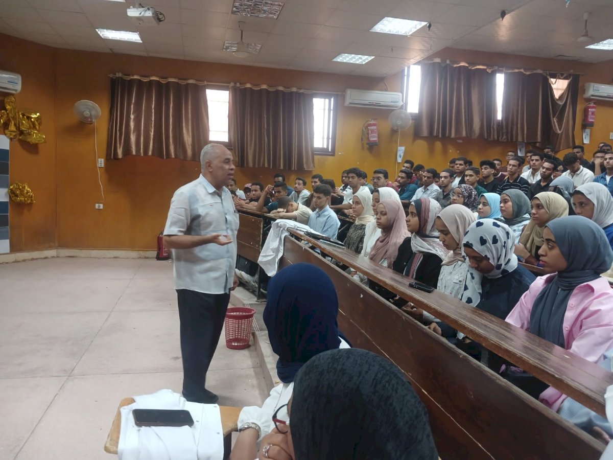 كلية الطب البيطري بجامعة قنا تنظم يومًا تعريفيًا لطلاب الفرقة الأولى