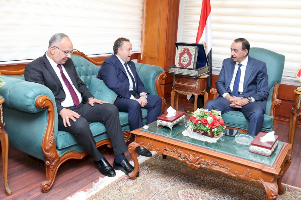 محافظ سوهاج يستقبل النقيب العام لمهندسي مصر