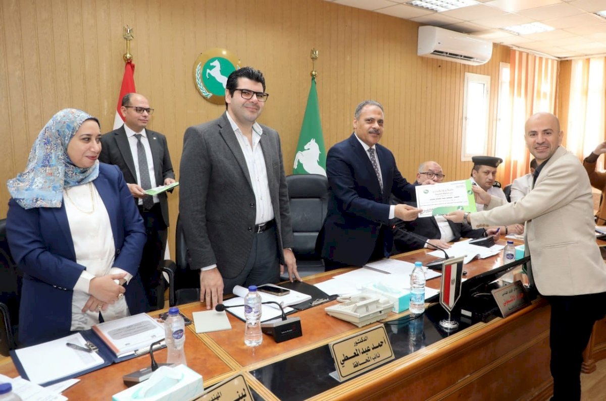 الصحة تفوز في مسابقة التميز الإعلامي ومحافظ الشرقية يكرم الفائزين