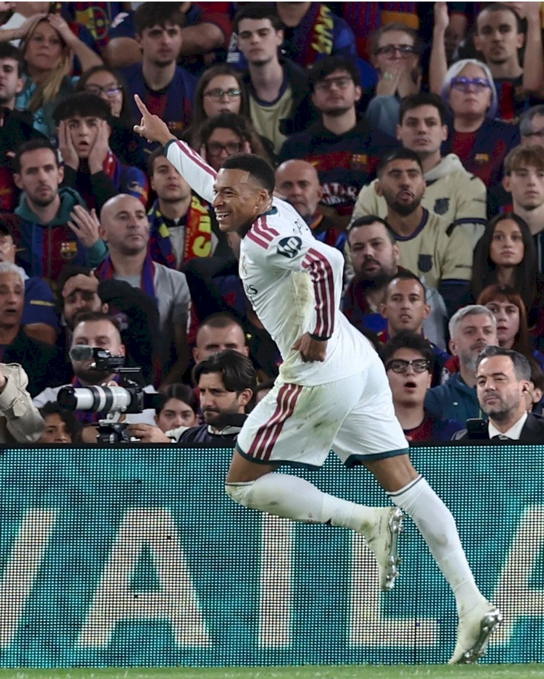 ريال مدريد  يحسم كلاسيكو الأرض لصالحه ويوقف انتصارات برشلونه