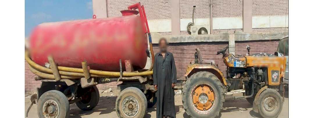 التحفظ علي جرار زراعي وضبط قائده لقيامه بتفريغ حمولة صرف صحي داخل ارض زراعية بالقليوبية