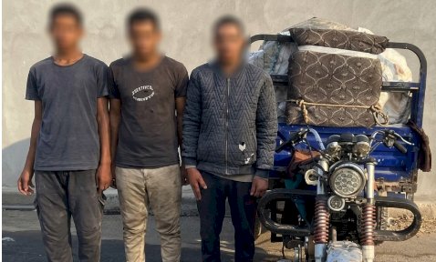 ننشر حقيقة فيديوادعاء قيام 3 عمال قيادة مركبة  تروسيكل والإصطدام بالسيارات بالقليوبية