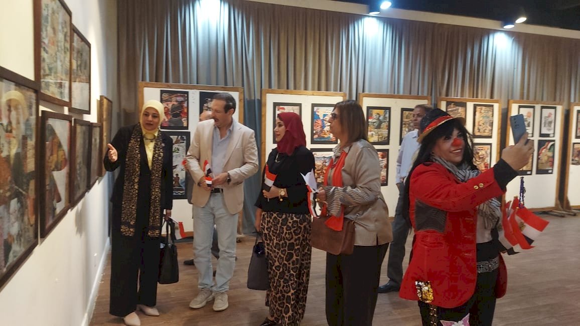 أيمن الشيوي في جولة ثقافية بين المكتبات المتنقلة ومعرض توثيق انتصارات أكتوبر