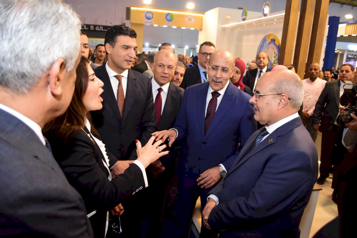وزراء الإسكان والإنتاج الحربي والصناعة يشيدون بقدرات الهيئة العربية للتصنيع امام معرض المياه