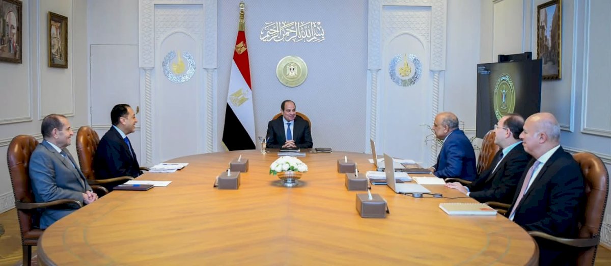 السيسي يجتمع برئيس الوزراء ووزيري الكهرباء والمالية