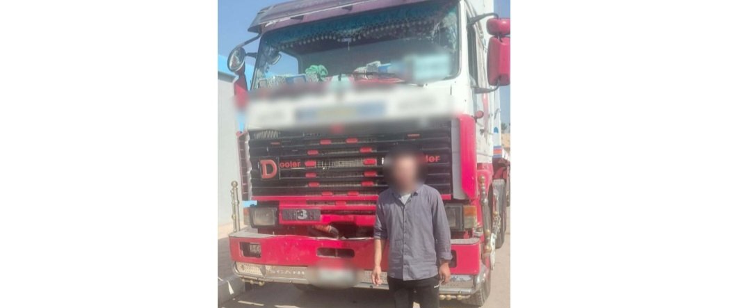 التحفظ علي سيارة "نقل" لإصطدامها بسيارة ملاكى وهروب سائقها بالإسكندرية