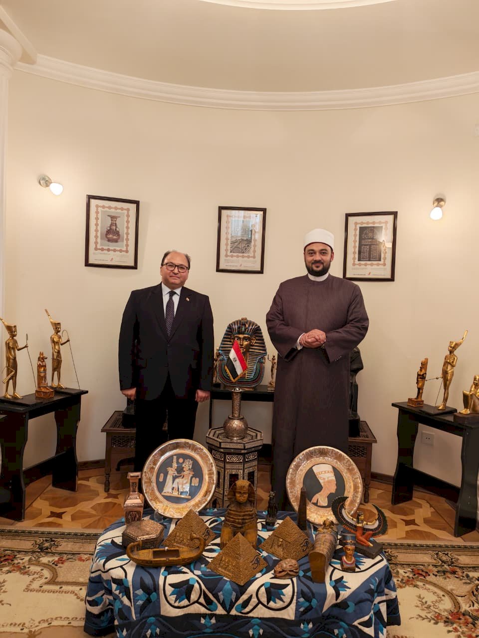 أمين عام  الأعلى للشئون الإسلامية يبحث مع السفير المصري التعاون العلمي والثقافي والديني بأذربيجان