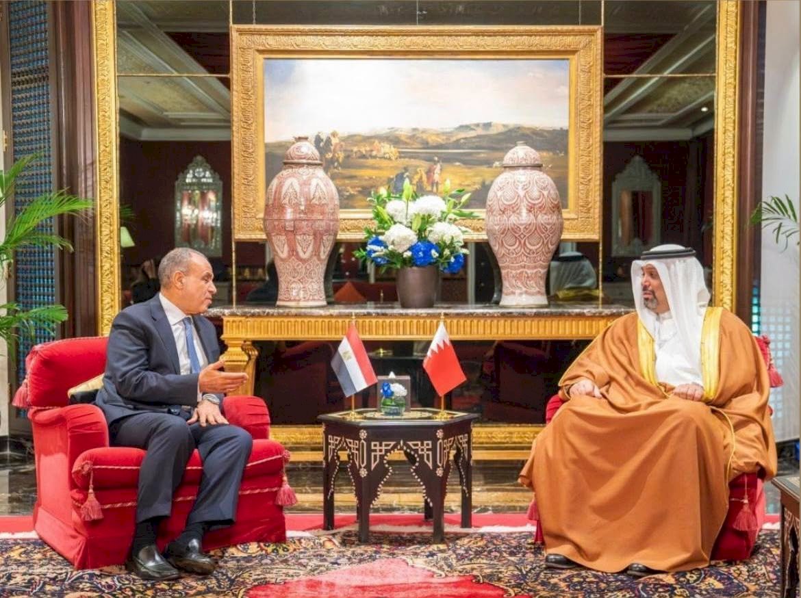 وزير الخارجية يناقش ووزير مالية البحرين التعاون الاقتصادي والاستثماري بين البلدين.