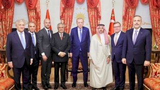 بتكليف من الرئيس السيسي .. وزير الخارجية يلتقي الرئيس التركي