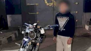 التحفظ علي ميكانيكي ودراجته لقيامه بادا حركات استعراضية باسيوط
