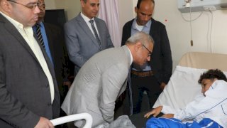 محافظ بني سويف يطمئن على التلميذ إيهاب أشرف