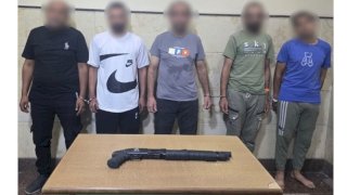 نكشف فيديو قيام عامل بممارسة أعمال البلطجة تجاه المواطنين وحيازة اسلحة بالبحيرة