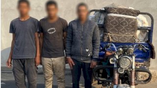ننشر حقيقة فيديوادعاء قيام 3 عمال قيادة مركبة  تروسيكل والإصطدام بالسيارات بالقليوبية