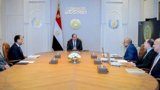 السيسي يجتمع برئيس الوزراء ووزيري الكهرباء والمالية