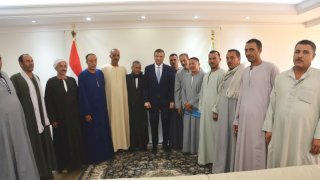 "فاروق" يلتقي عددا من مزارعي الجيزة لبحث مطالبهم