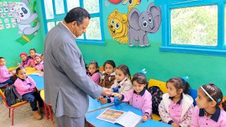 عبدالواحد يتابع مستوى الأداء التعليمي بمدرسة العمدة عبدالحكم بأبوتشت