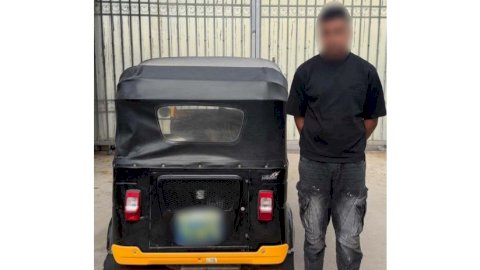 نكشف فيديو تضرر عامل من سائق "توك توك" لقيامه السير عكس الإتجاه والإصطدام بسيارته بالقاهرة