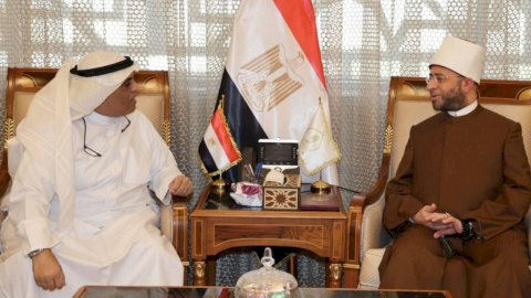 وزير الأوقاف يبحث مع مدير المكتب الكويتي للمشروعات الخيرية بالقاهرة آفاق التعاون المشترك