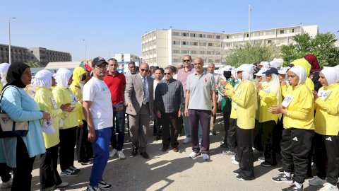 رئيس جامعة قنا يطلق إشارة بدء ماراثون الطلاب والطالبات