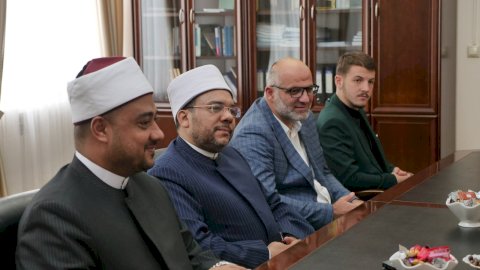 «نبوي» يشارك في لقاء ضمن المنتدى الدولي للحوار بين الأديان للشباب بداغستان